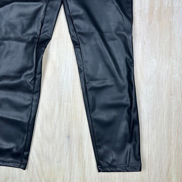 NWT Fabletics Black Vegan Leather Legging Pull On Sleek Activewear Pants Small - Picture 4 of 15